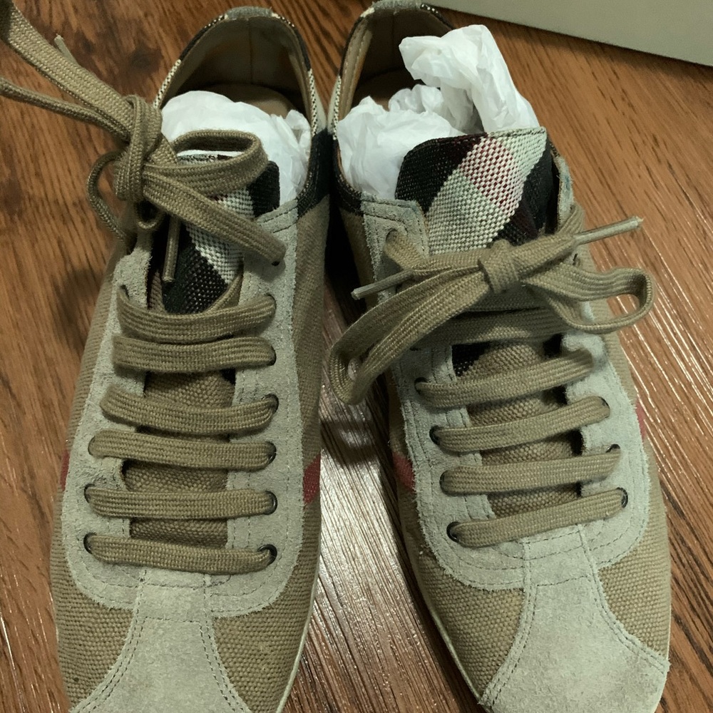 Size 10 Burberry shoes EUC